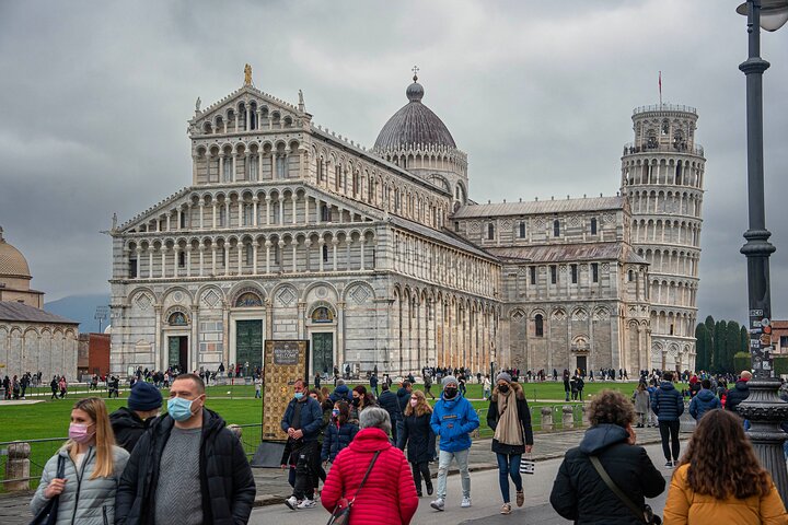 Pisa: Timed Entrance to Leaning Tower & Cathedral with AudioGuide
