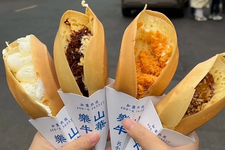 Chengdu Panda Base and Giant Buddha Tour with English Driver
