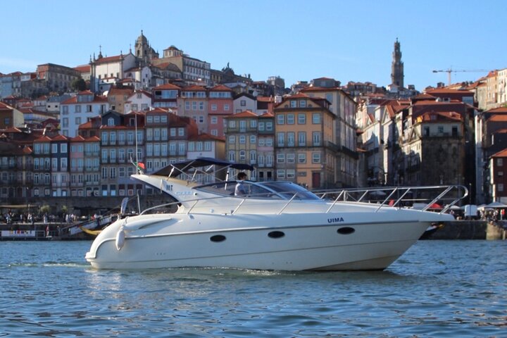 Porto: Luxury Yacht Cruise – 7 Bridges with Wine Tasting & Snacks