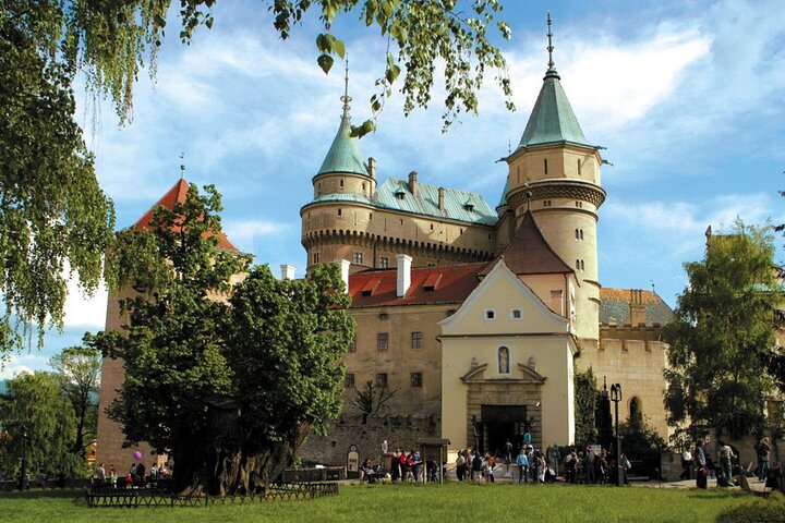 From Bratislava: Čičmany, Bojnice Palace & High Tatras Day Tour