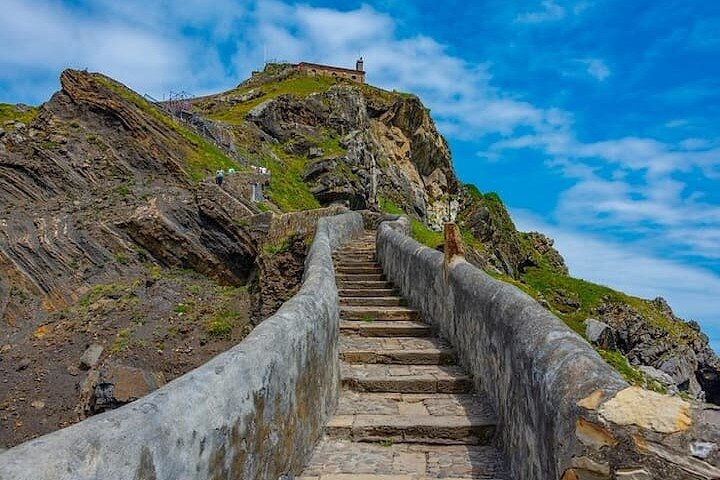 Bilbao: Gaztelugatxe, Bermeo, Mundaka and Gernika with Txakoli