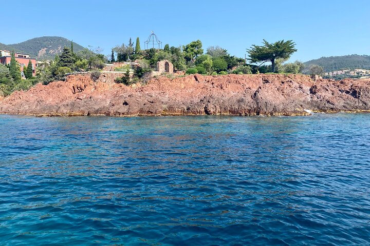 Private escape to discover Cannes & Lerins islands from the sea