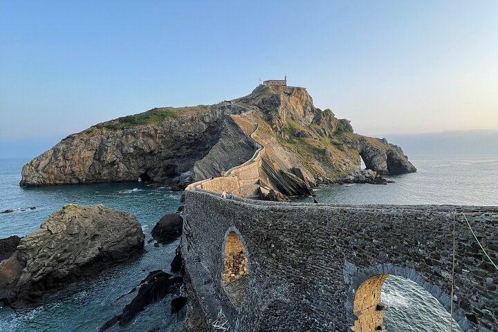 Bilbao: Gaztelugatxe, Bermeo, Mundaka and Gernika with Txakoli