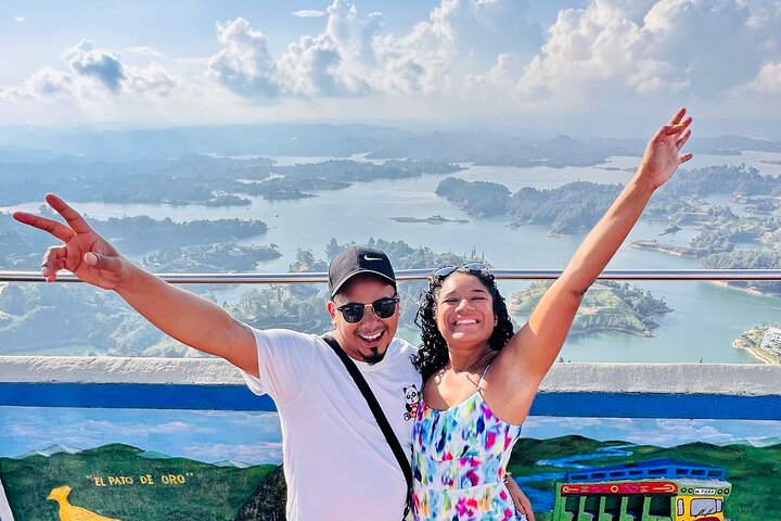 PREMIUM Guatapé Tour: Rock, Luxury boat ride, Meals & Llamas