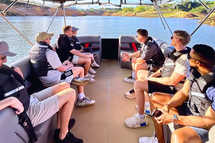 PREMIUM Guatapé Tour: Rock, Luxury boat ride, Meals & Llamas