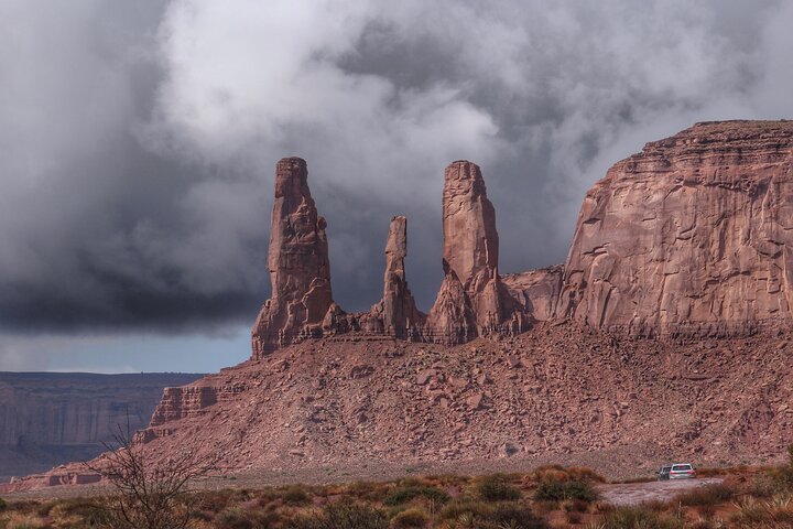 1.5 Hour Tour of Monument Valley's Loop Drive