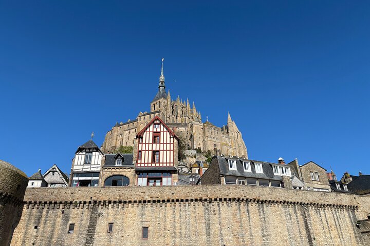 2 hour guided tour of Mont Saint Michel, abbey ticket included