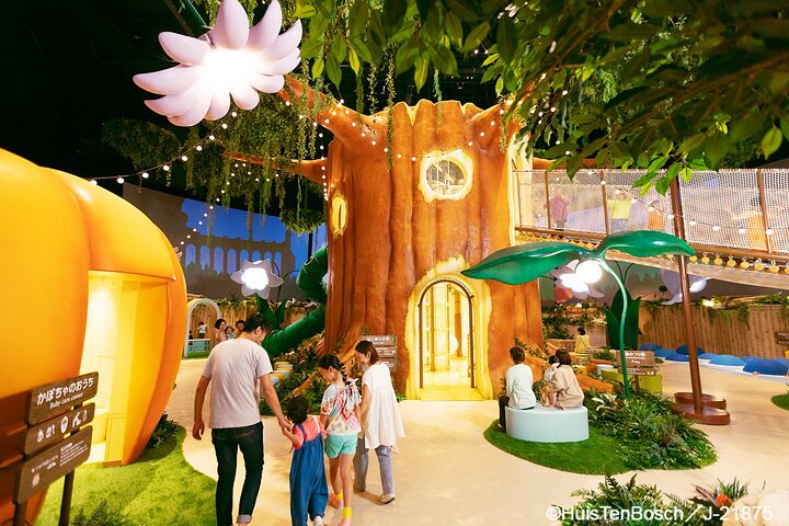 Huis Ten Bosch Full Day Bus Tour From Hakata