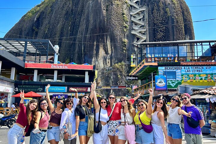 PREMIUM Guatapé Tour: Rock, Luxury boat ride, Meals & Llamas