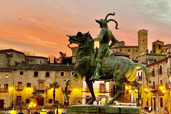 OFFICIAL TOUR TRUJILLO Historical Legendary and Monumental