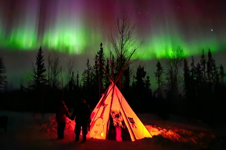 Intimate Aurora Tours Cozy Cabin Bucket List