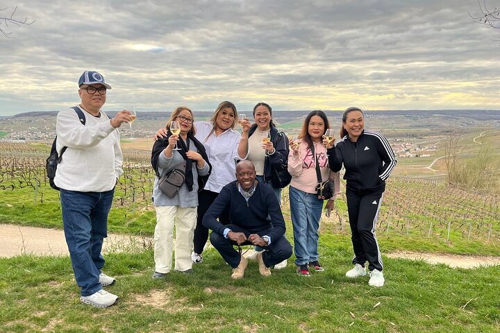 One Day Tour in Champagne with Lunch and Tasting