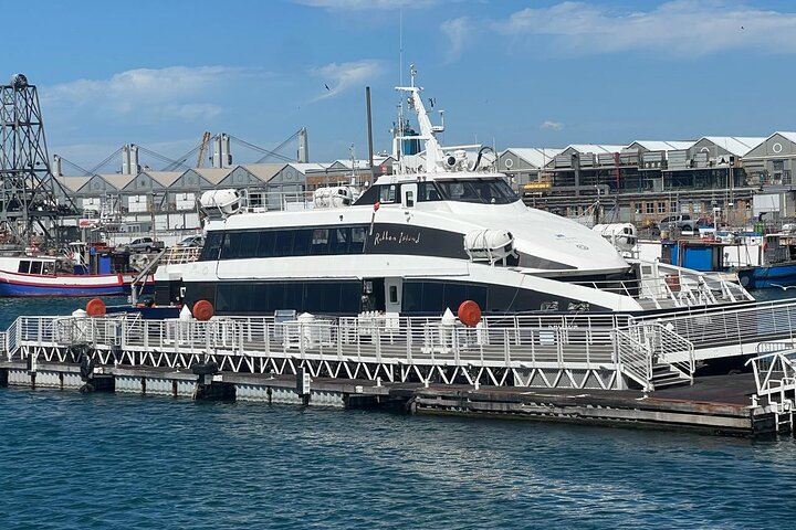Robben Island Guided Tour with Ferry and Hotel Pickup
