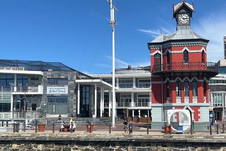 Robben Island Guided Tour with Ferry and Hotel Pickup