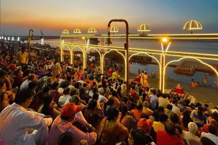 Ayodhya Private Tour & VIP Darshan -Special support for Seniors