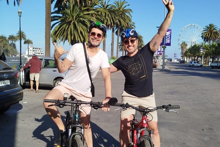 Bicycle ride along the coastal edge of Viña del Mar