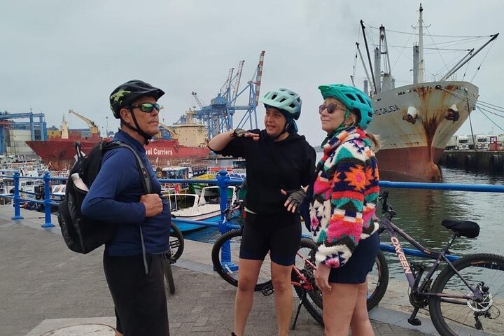 Bicycle ride along the coastal edge of Viña del Mar