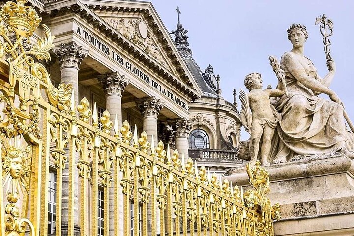 Versailles Palace Guided Tour with Reserved Entry