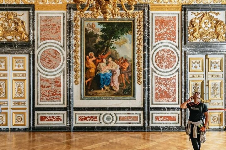 Versailles Palace Guided Tour with Reserved Entry
