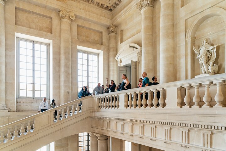 From Paris: Versailles Palace Live Tour with Gardens Access