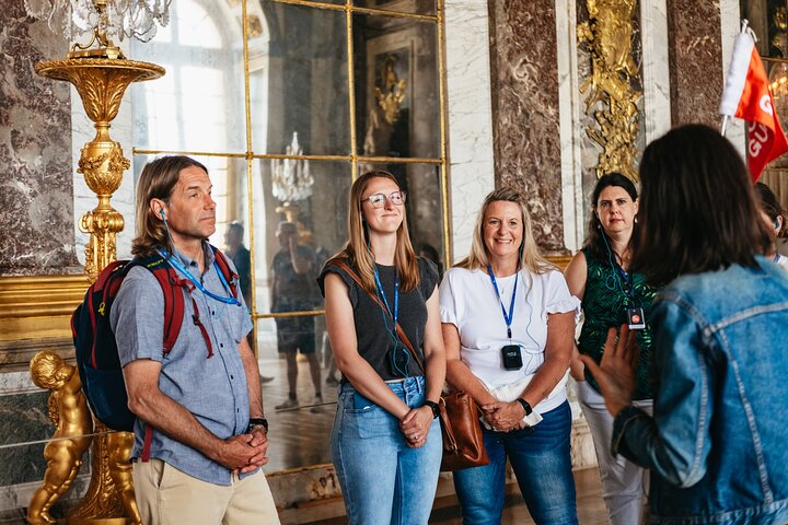 From Paris: Versailles Palace Live Tour with Gardens Access