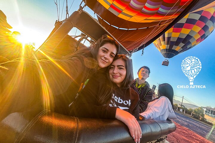 Hot Air Balloon Flight Teotihuacan + Pickup + Breakfast Cave