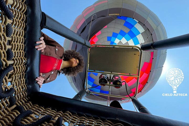 Hot Air Balloon Flight Teotihuacan + Pickup + Breakfast Cave
