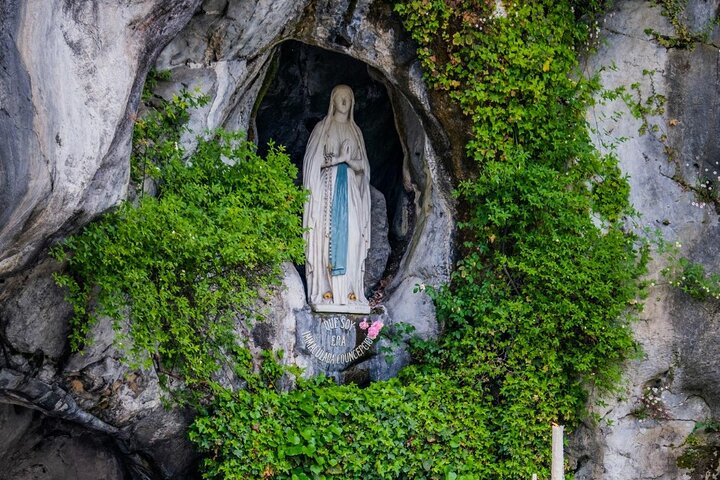 Best Intro to Lourdes in 2 hours with a Local