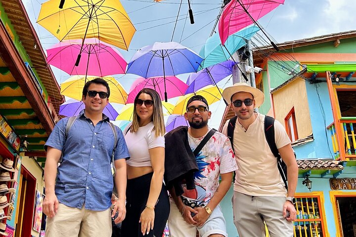 PREMIUM Guatapé Tour: Rock, Luxury boat ride, Meals & Llamas