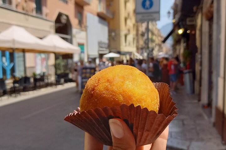 Taormina: Sicilian Street Food & Wine Tour by Do Eat Better