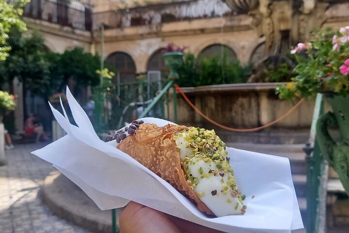 Taormina: Sicilian Street Food & Wine Tour by Do Eat Better