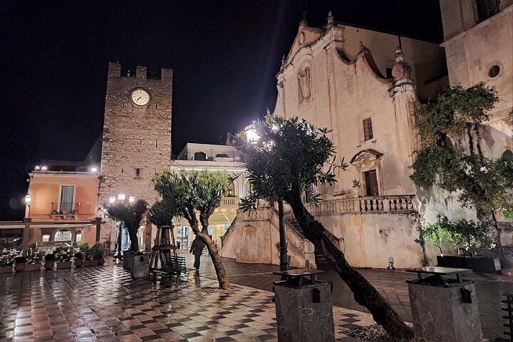 Taormina: Sicilian Street Food & Wine Tour by Do Eat Better