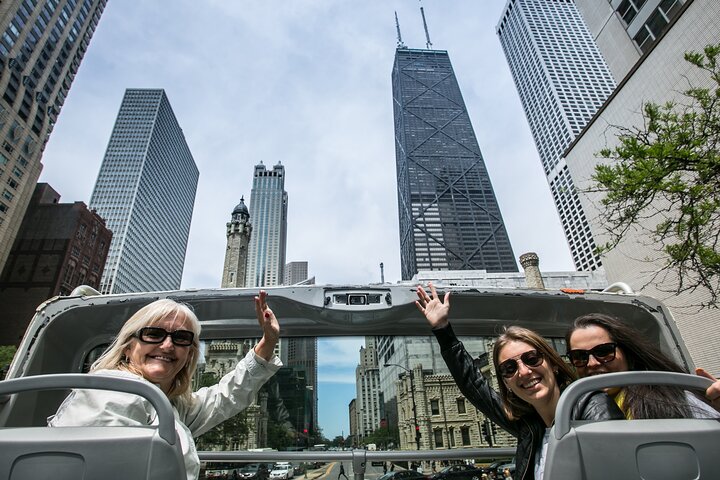 Chicago Hop-On Hop-Off Sightseeing Tour by Open-top Bus