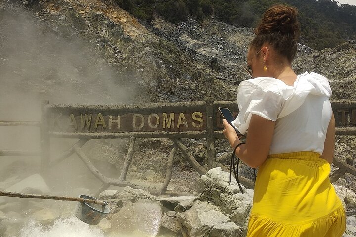 Bandung Volcano Sightseeing and Hot Spring Private Tour