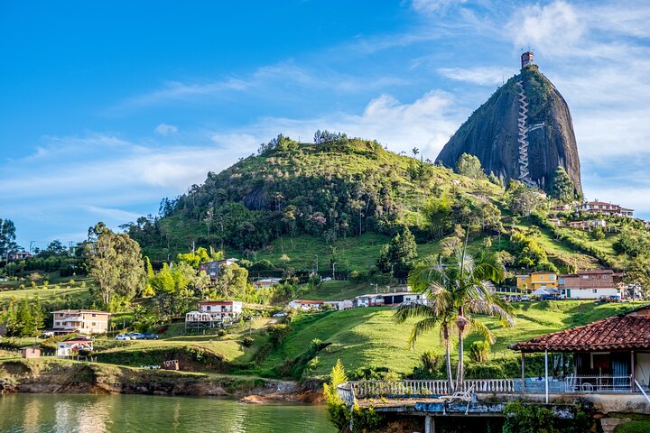 Guatapé Tour: Piedra del Peñol with Boat Tour, Breakfast, Lunch