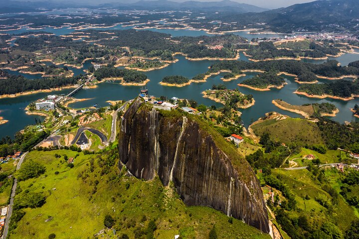 Guatapé Tour: Piedra del Peñol with Boat Tour, Breakfast, Lunch