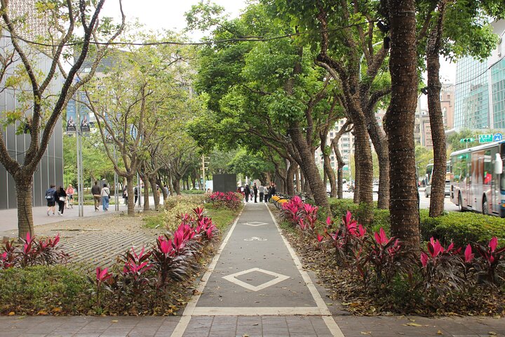 Best E-bike Cycling Tour in Taipei - Includes Local Food & Drinks