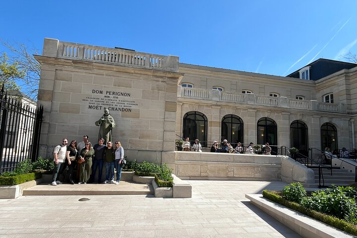 One Day Tour in Champagne with Lunch and Tasting
