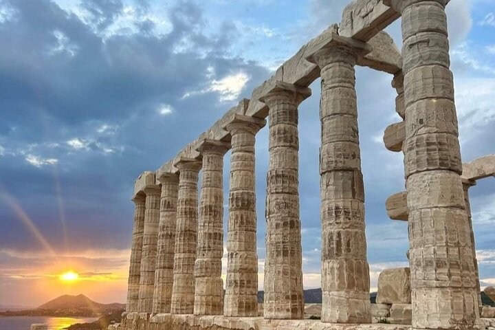 6-Hour Private Luxury Tour in Athens: Exclusively for couples