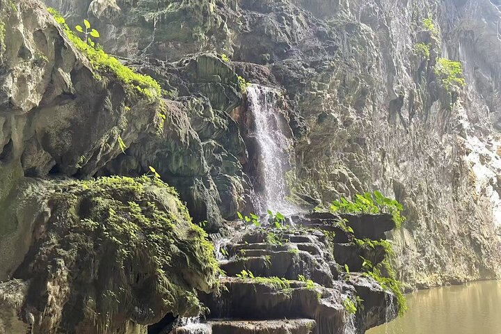 Private Day Tour to Gulong Canyon and Cave Fairland from Guangzhou