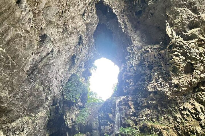 Private Day Tour to Gulong Canyon and Cave Fairland from Guangzhou