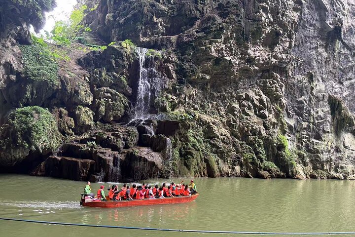 Private Day Tour to Gulong Canyon and Cave Fairland from Guangzhou
