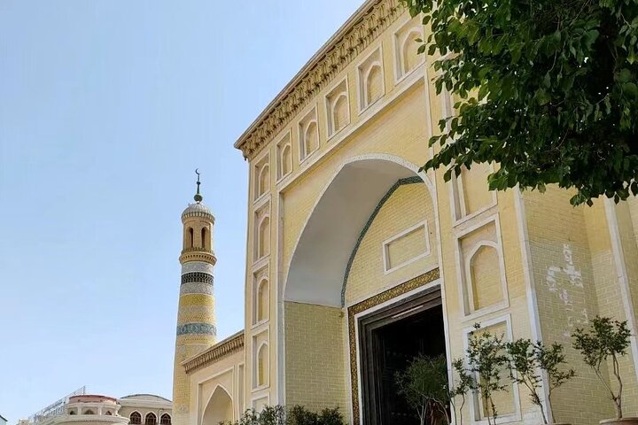 PRI Day Tour in Kashgar including Apa Hoja Tomb, Id Ghar Mosque