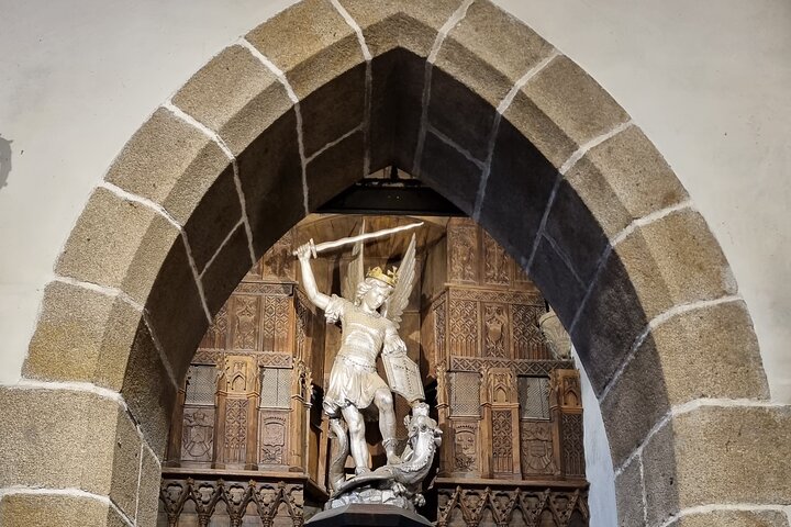 2 hour guided tour of Mont Saint Michel, abbey ticket included