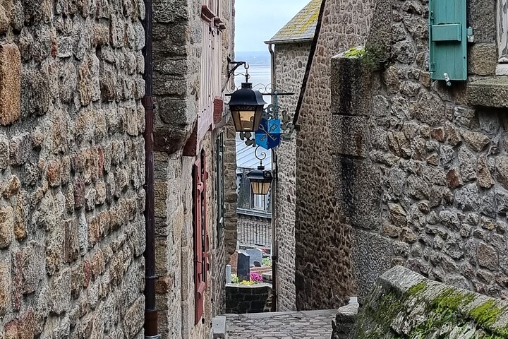 2 hour guided tour of Mont Saint Michel, abbey ticket included