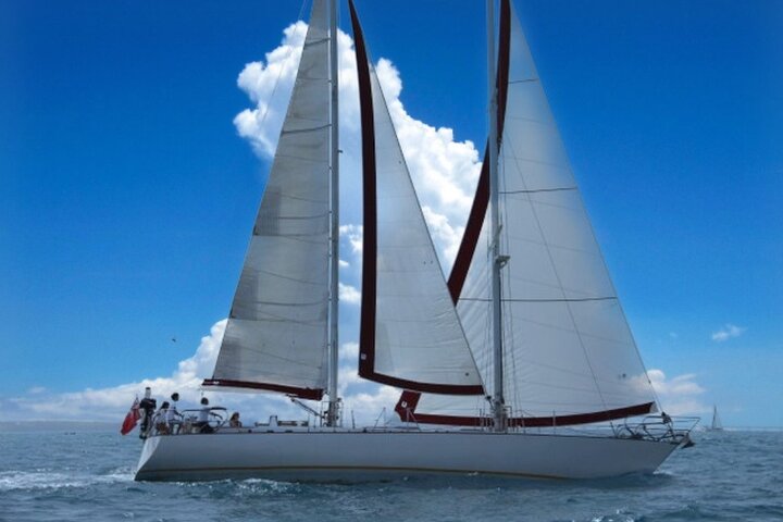 Sailing trip on the Secche della Meloria with aperitif and lunch