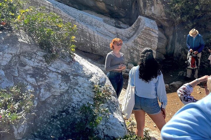 Naxos Highlights Bus Tour with Free Time for Lunch at Apeiranthos