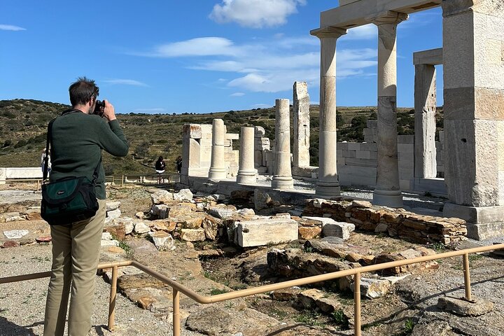 Naxos Highlights Bus Tour with Free Time for Lunch at Apeiranthos