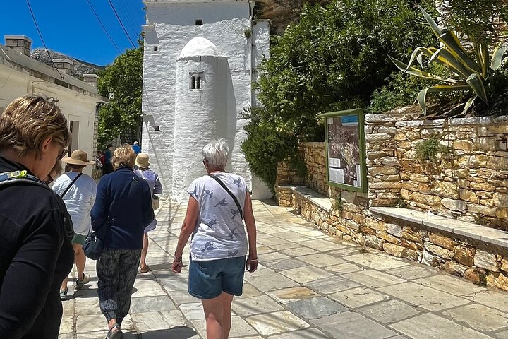 Naxos Highlights Bus Tour with Free Time for Lunch at Apeiranthos