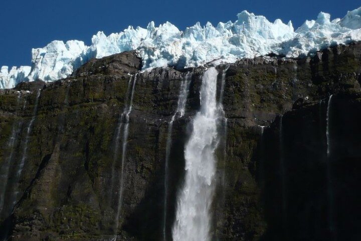 Magestic Cerro Tronador and Ventisquero Negro impressive